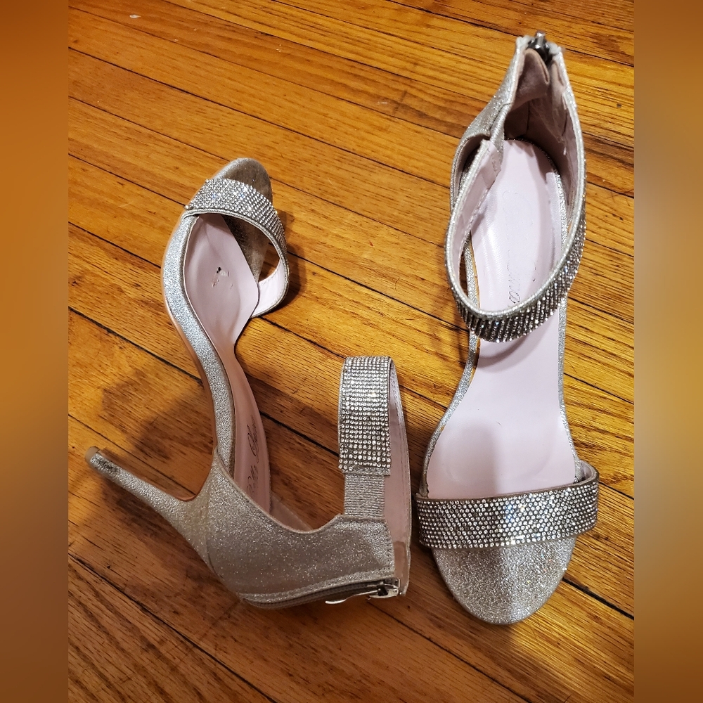 #3036 Bella Luna silver heels